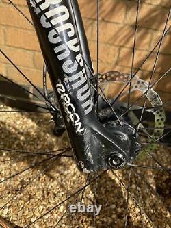 Nukeproof Scout 275 Medium. Dropper post, Tubeless tyres, Less than12 month Old