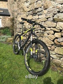 Scott Scale 30 carbon mountain bike excellent condition