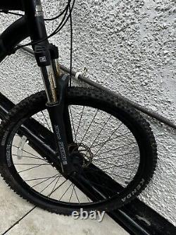 Vengeance 27.5 black bike hardly used but has been outside for a while